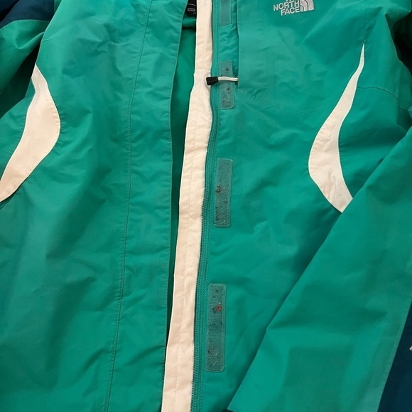 The NorthFace Women's Ski HyVent Jacket. - Picture 4 of 14
